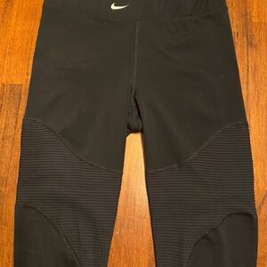 Nike Women’s Aeroadapt Black Leggings